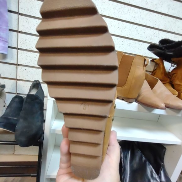 Brown flat heeled ankle booties from Tinstue, size 6 - EUC - Picture 2 of 3